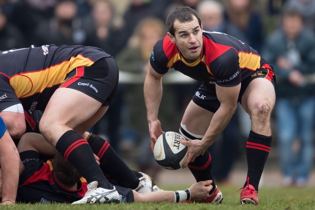 Deutschlands Kapitän Sean Armstrong führt sein Team gegen den Penguin IRFC aufs Feld. Foto: Jürgen Keßler