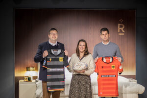 Rugby Deutschland und Swiss Sense – das passt perfekt! Daher haben der Rugby-Dachverband und das niederländische Unternehmen für Boxspringbetten und Schlafkomfort ihre Partnerschaft nicht nur verlängert. Ab sofort ziert der Name Swiss Sense auch die Brust der Spielerinnen und Spieler der 15er-Rugbynationalteams der Frauen und Männer.